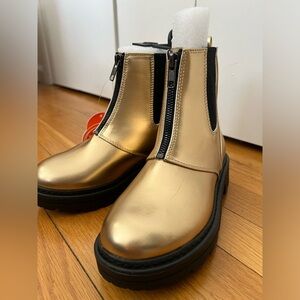 NWT, girls gold boots, sz 3